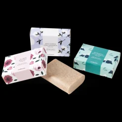 Cadeauset met gepersonaliseerde gastenhanddoekje en 3 zepen